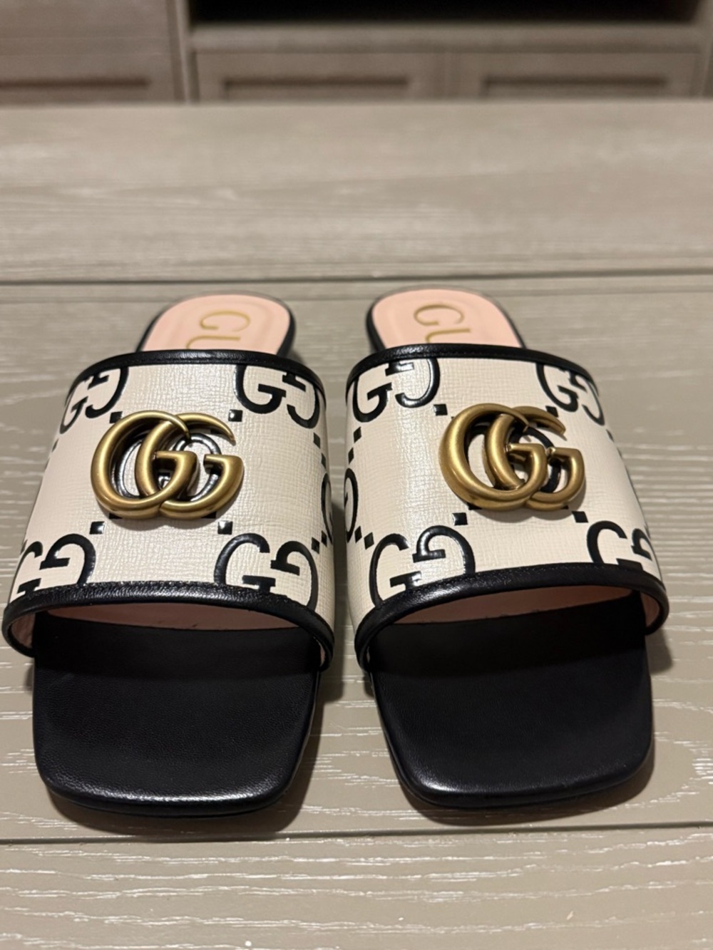 Gucci Cream & Black GG Logo Leather Slide Mules with Gold Double G - Picture 16 of 17